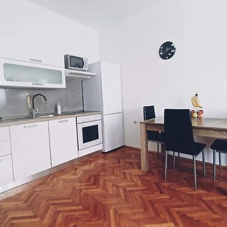 Apartman Dora Apartment Pula Bagian luar foto