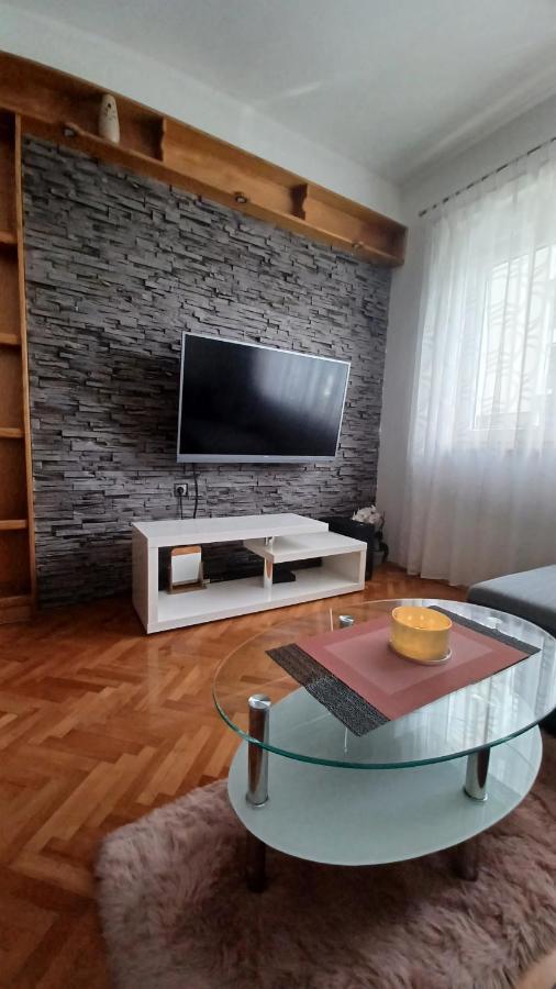 Apartman Dora Apartment Pula Bagian luar foto