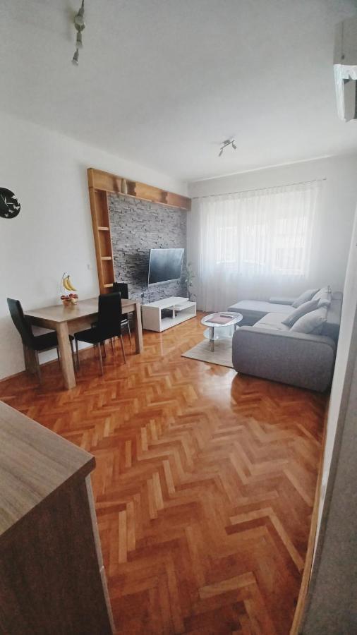 Apartman Dora Apartment Pula Bagian luar foto