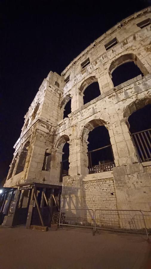 Apartman Dora Apartment Pula Bagian luar foto