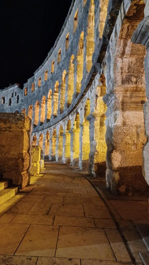 Apartman Dora Apartment Pula Bagian luar foto